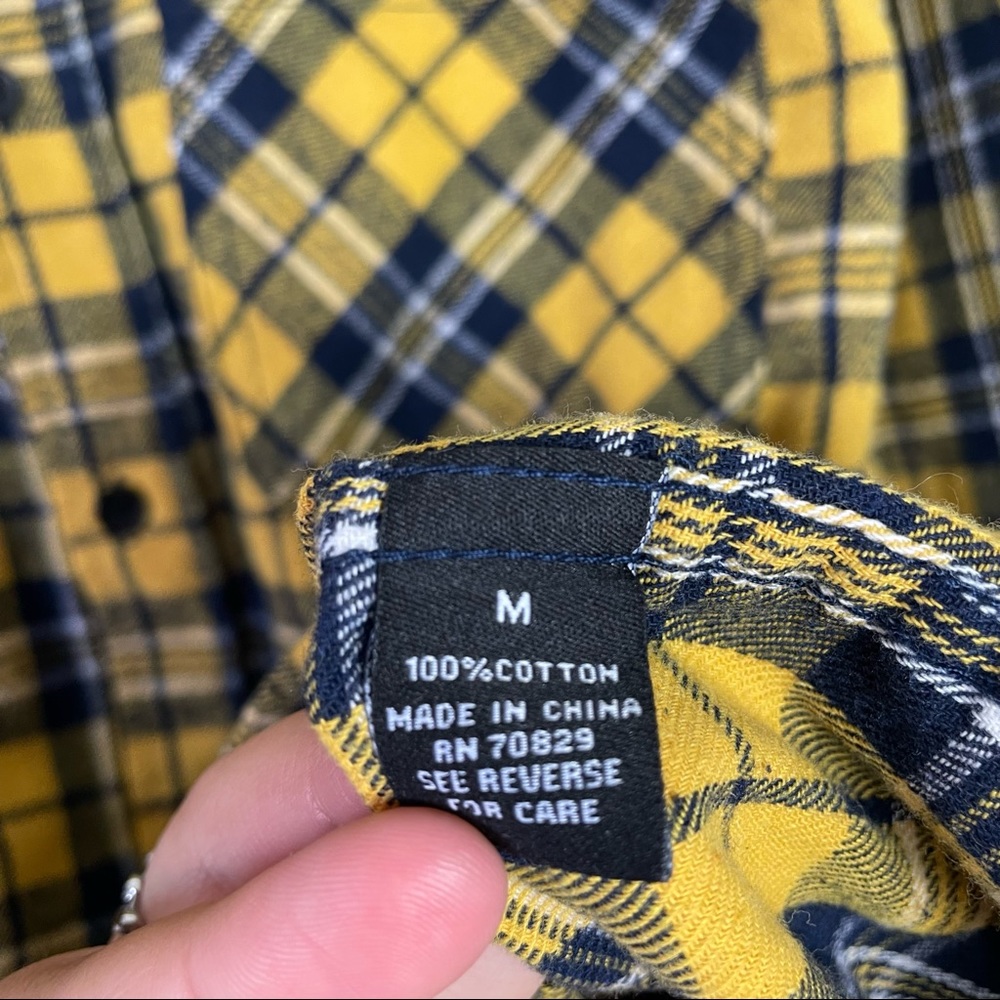 Men’s Rue 21 Yellow Flannel Size: Medium - Picture 4 of 4